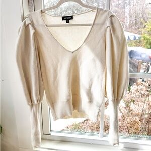 Express Women's Cream V-Neck Sweater